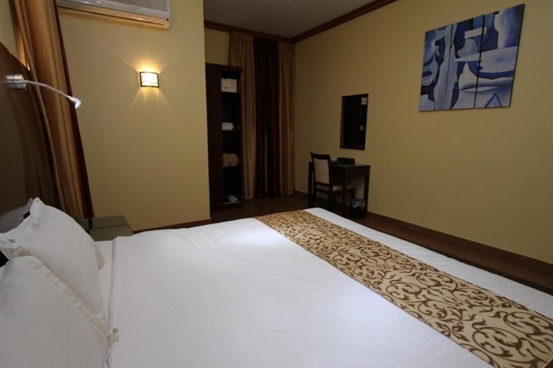 Raoum Inn Arar Bagian luar foto