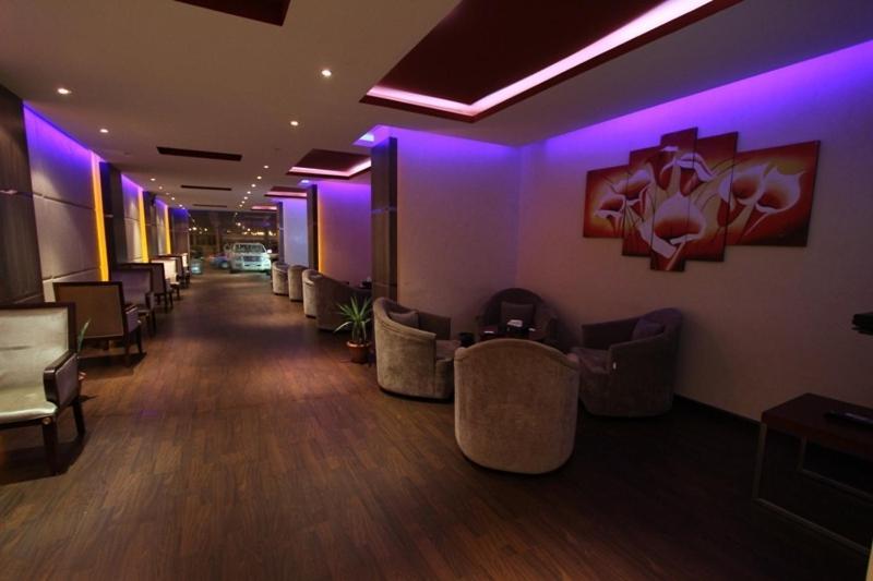 Raoum Inn Arar Bagian luar foto