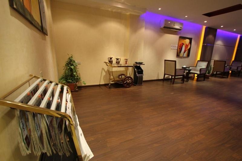 Raoum Inn Arar Bagian luar foto