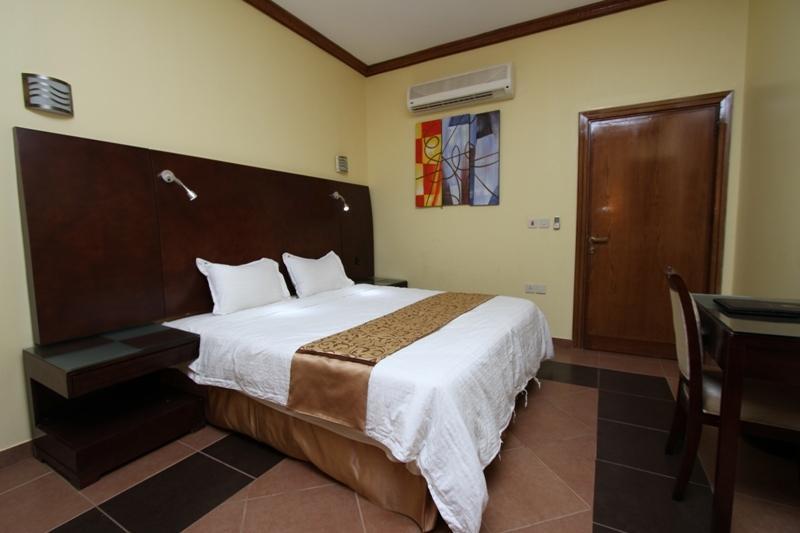 Raoum Inn Arar Bagian luar foto