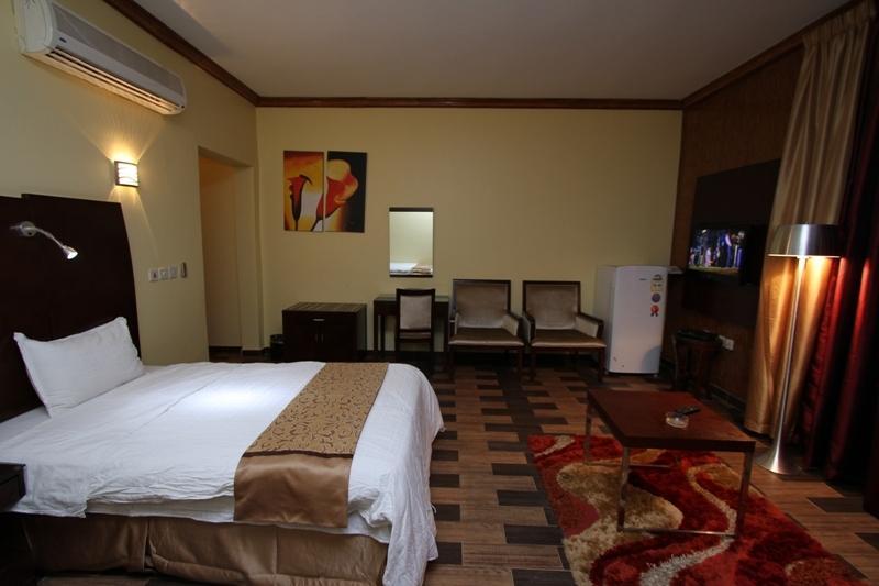 Raoum Inn Arar Bagian luar foto