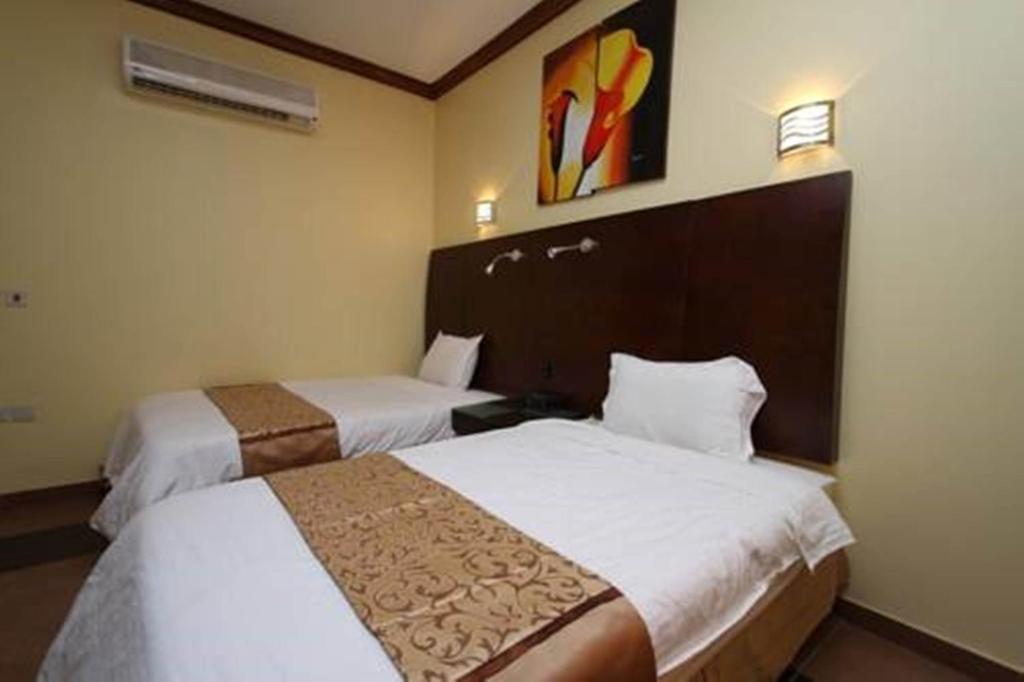 Raoum Inn Arar Bagian luar foto