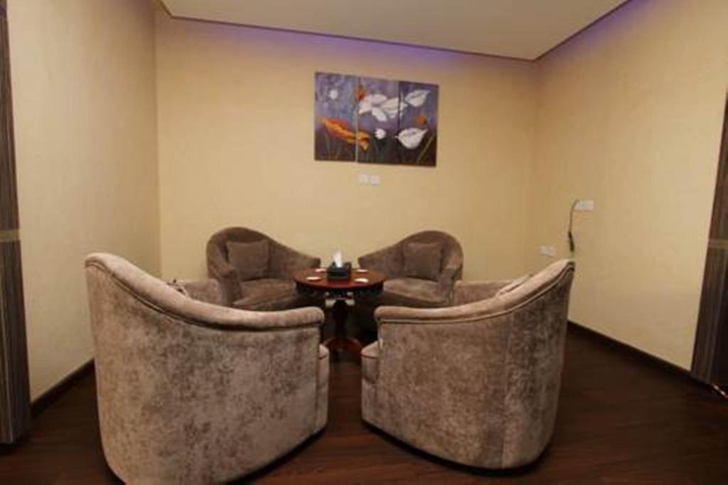 Raoum Inn Arar Bagian luar foto